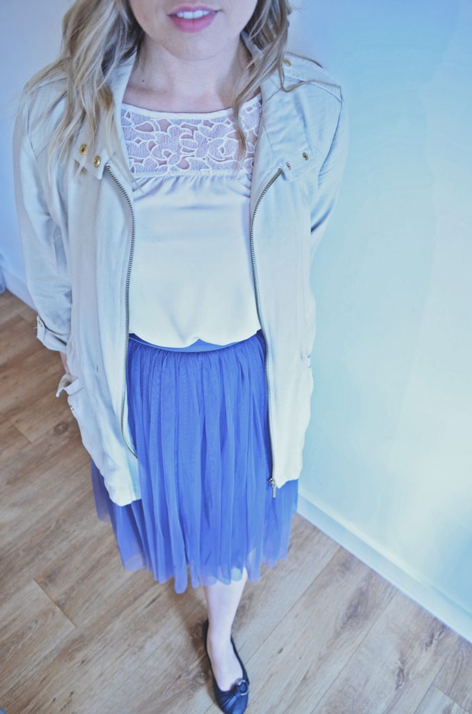 spring outfit, purple tulle skirt, white blouse, beige jacket